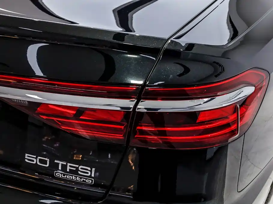 Audi A8 2022 — фото 11