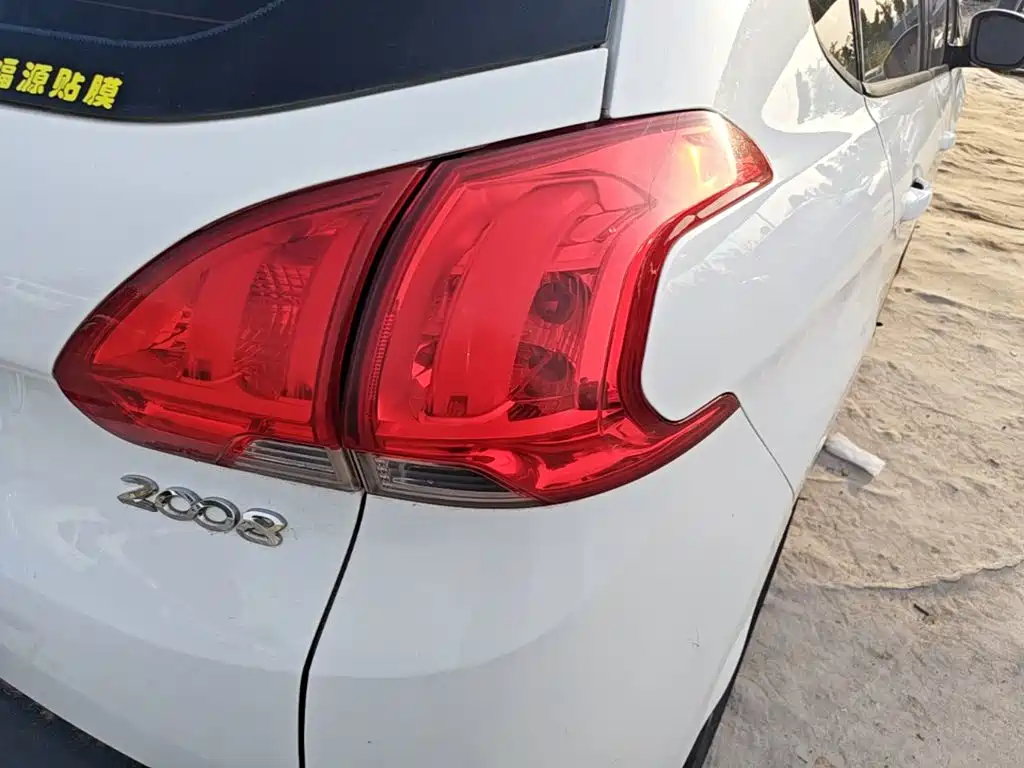 Peugeot 2008 2016 — фото 8