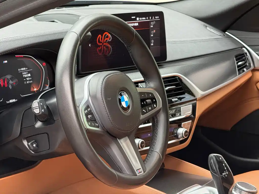 BMW 5 Series 2021 — фото 9