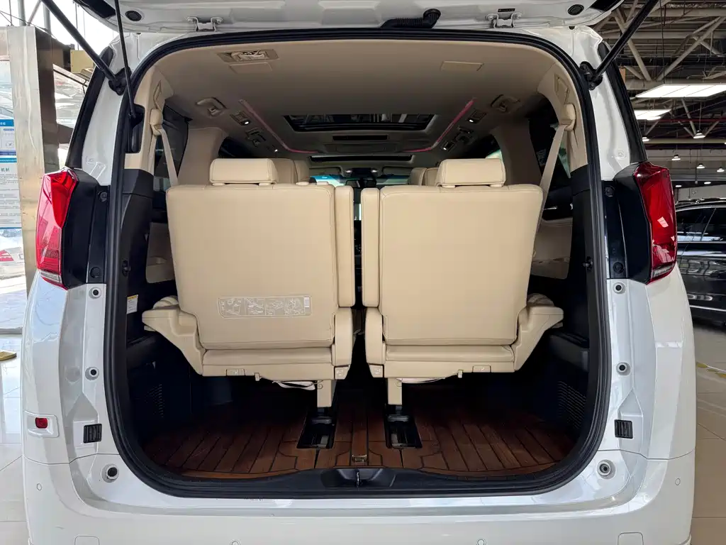 Toyota Alphard 2018 — фото 12