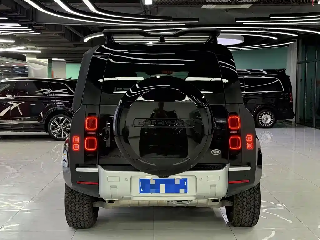 Land Rover Defender 2026