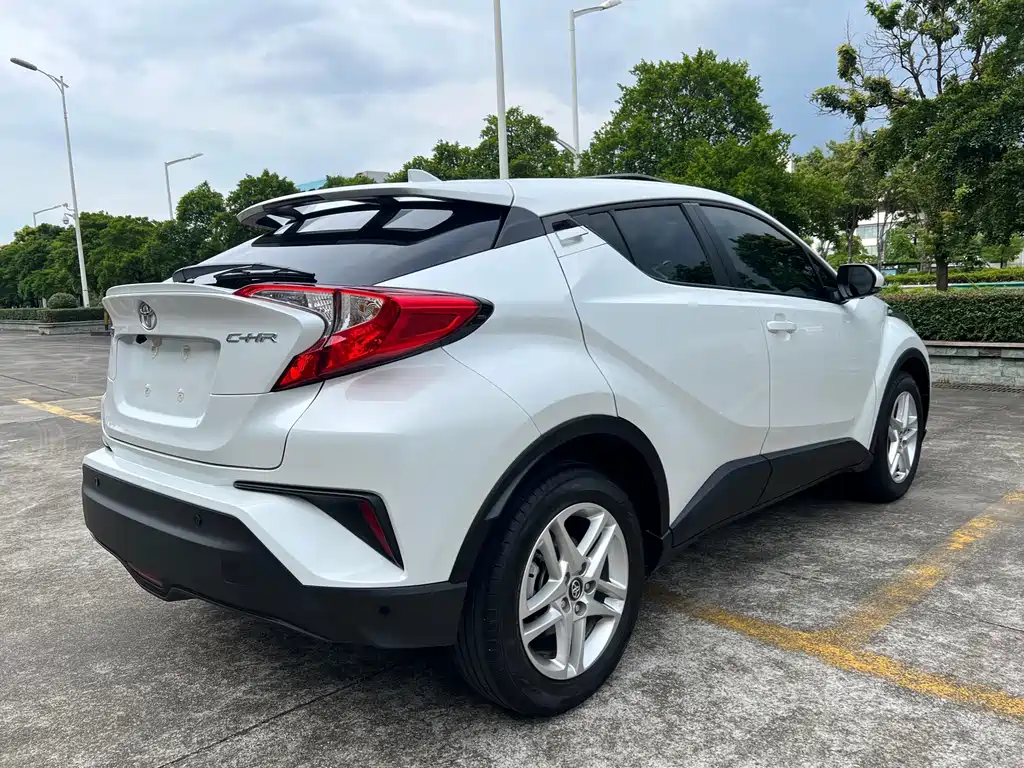 Toyota C-HR 2023 — фото 4