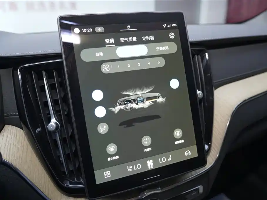 Volvo XC60 2025 — фото 10