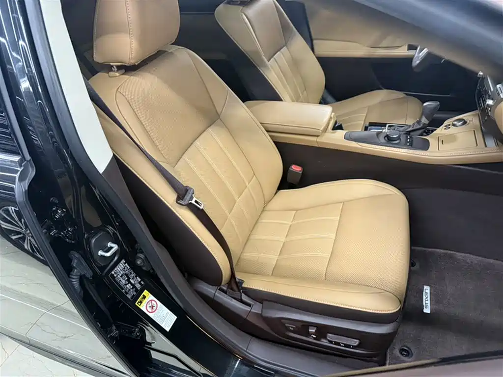 Lexus ES 2018 — фото 11