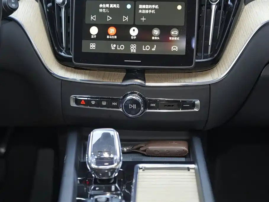 Volvo XC60 2025 — фото 13
