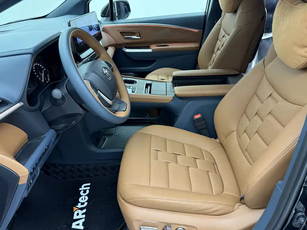 Toyota Granvia — фото 20