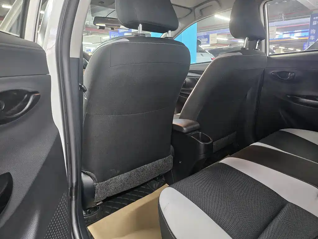 Toyota Yaris L 2020 — фото 13