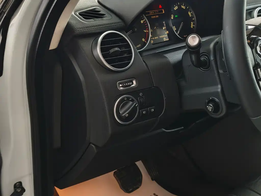 Land Rover Discovery 2016 — фото 10