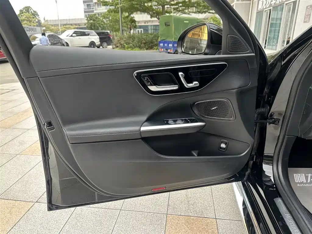 Mercedes-Benz C-Class 2024 — фото 20