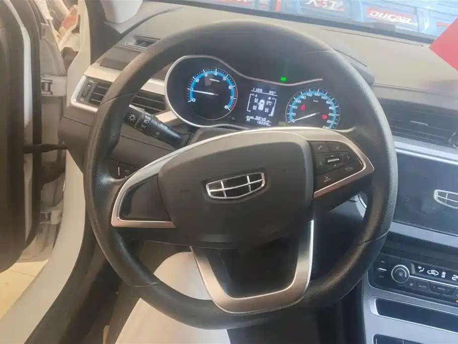 Geely Emgrand 2020 — фото 15