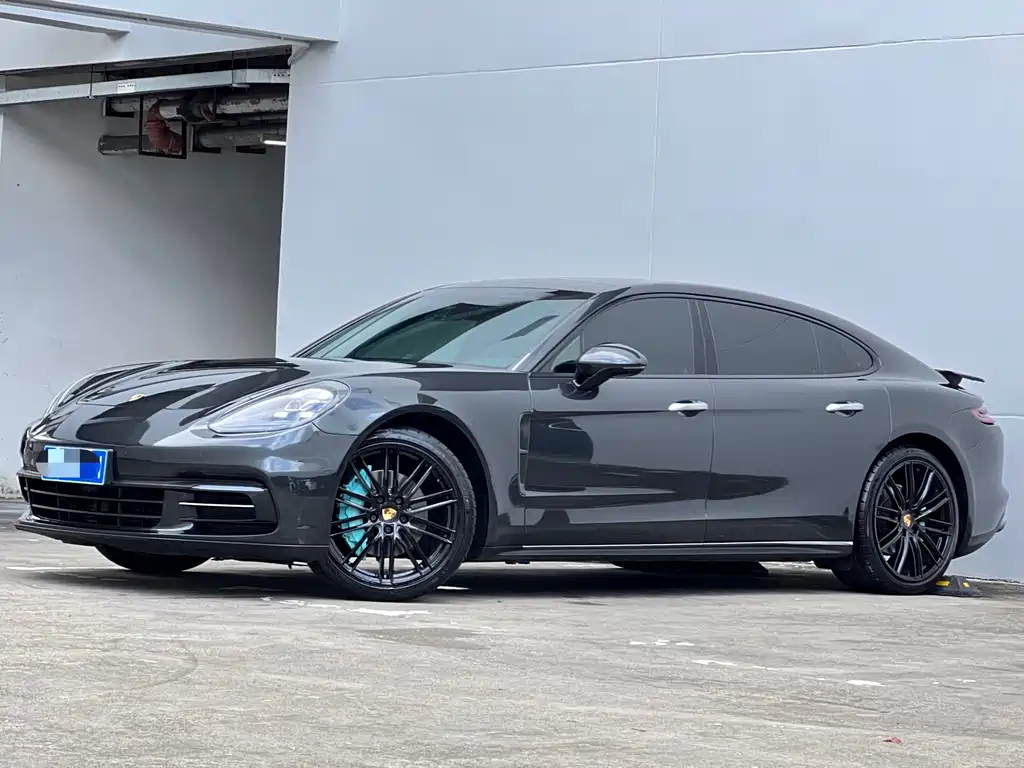 Porsche Panamera 2018 — фото 1