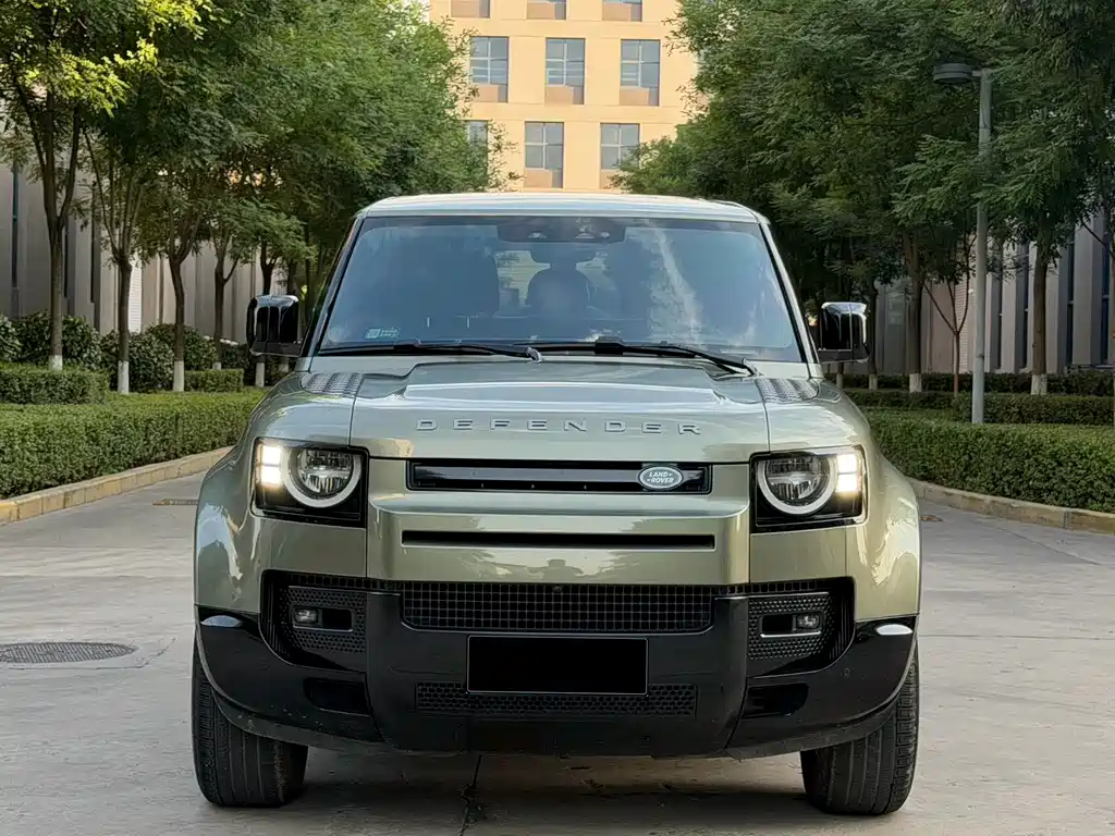 Land Rover Defender 2021