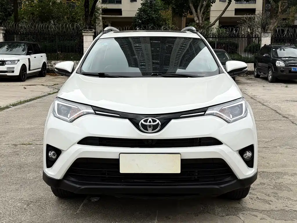 Toyota RAV4 2019 — фото 2