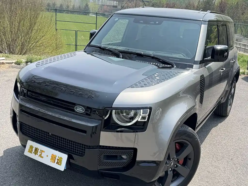 Land Rover Defender 2024