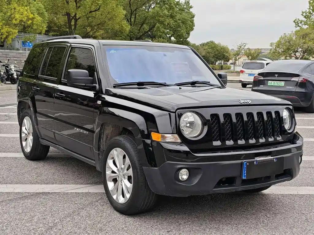 Jeep Freelancer 2014 — фото 3