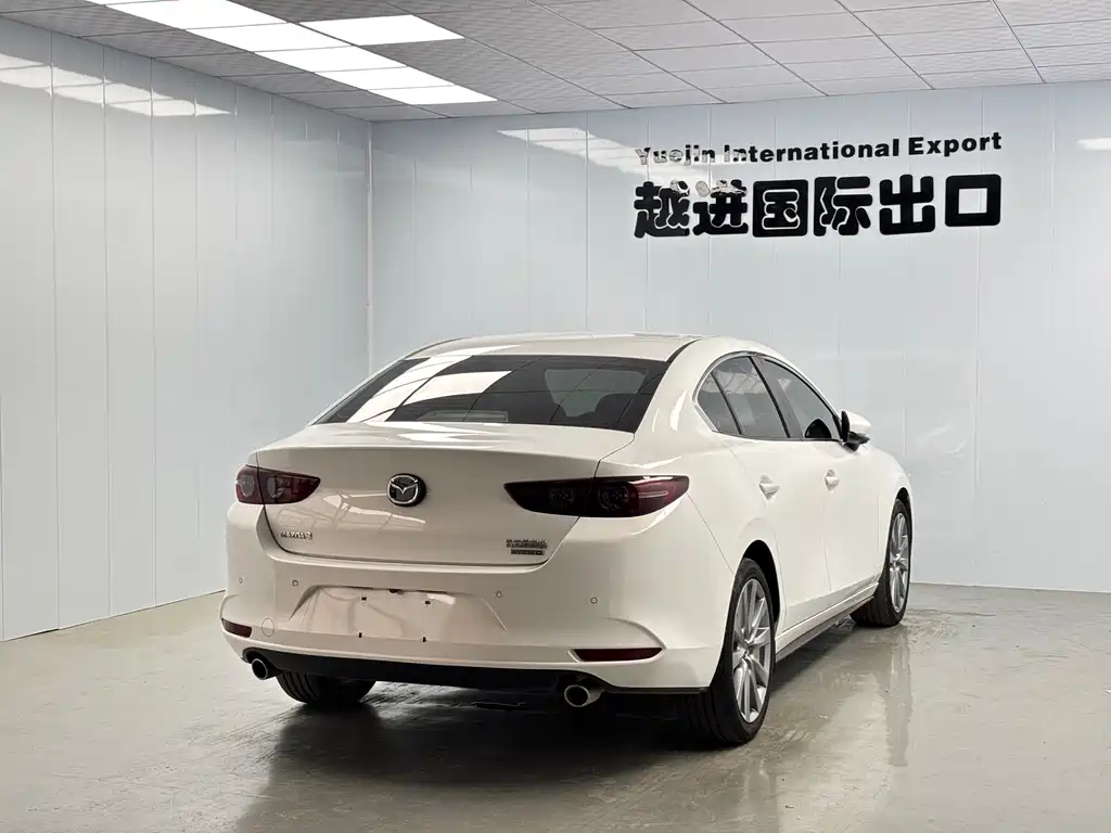 Mazda 3 Axela 2023 — фото 10