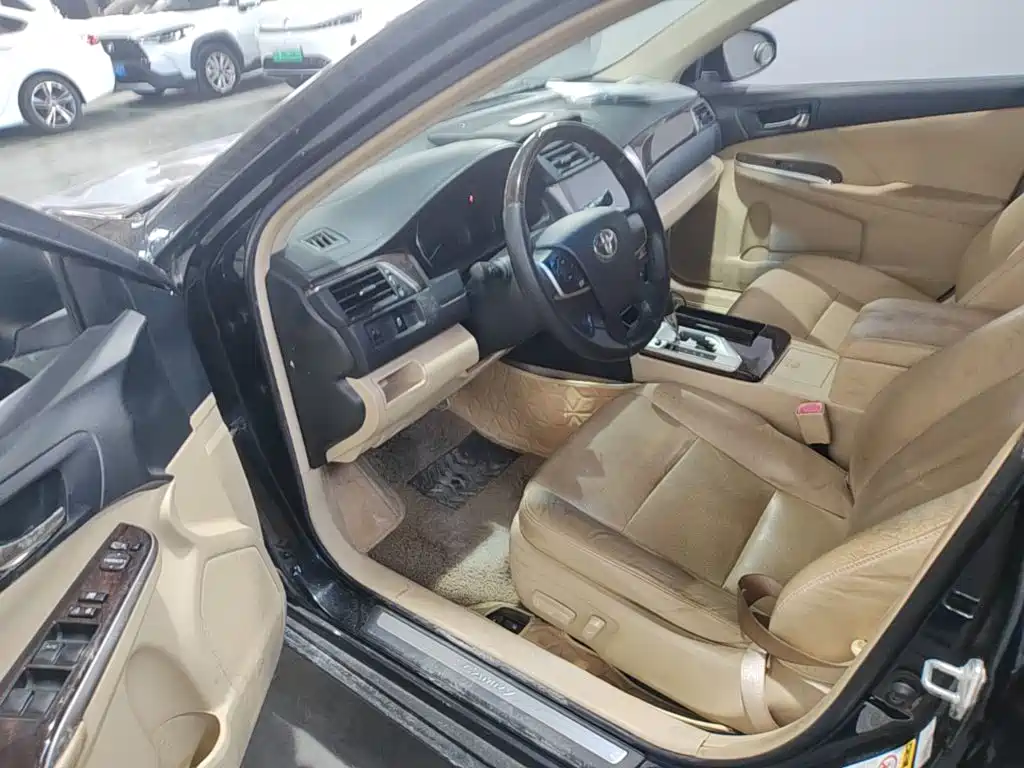 Toyota Camry 2015 — фото 15