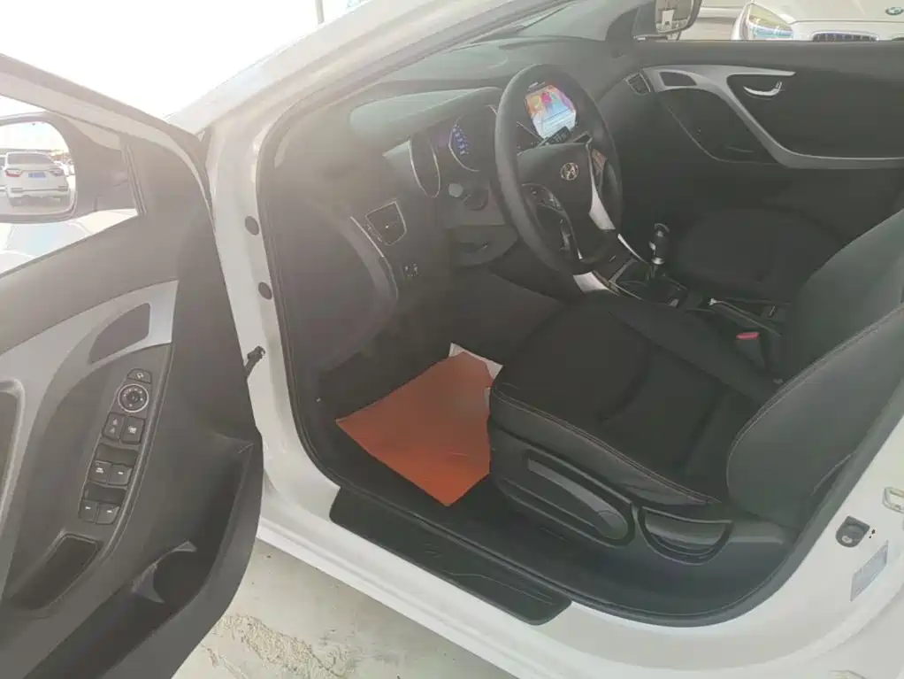 Hyundai Elantra Langdong 2016 — фото 16