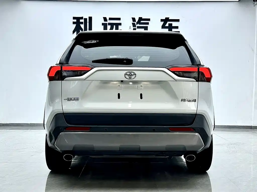 Toyota RAV4 2021 — фото 16