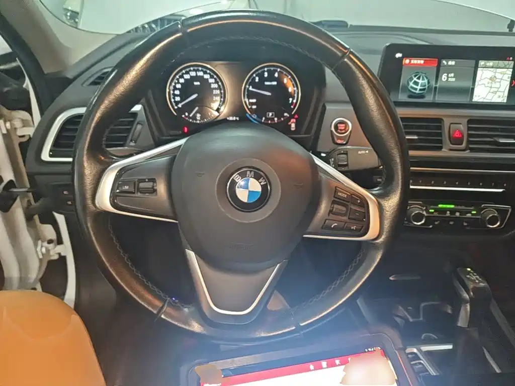 BMW 1 Series 2019 — фото 11