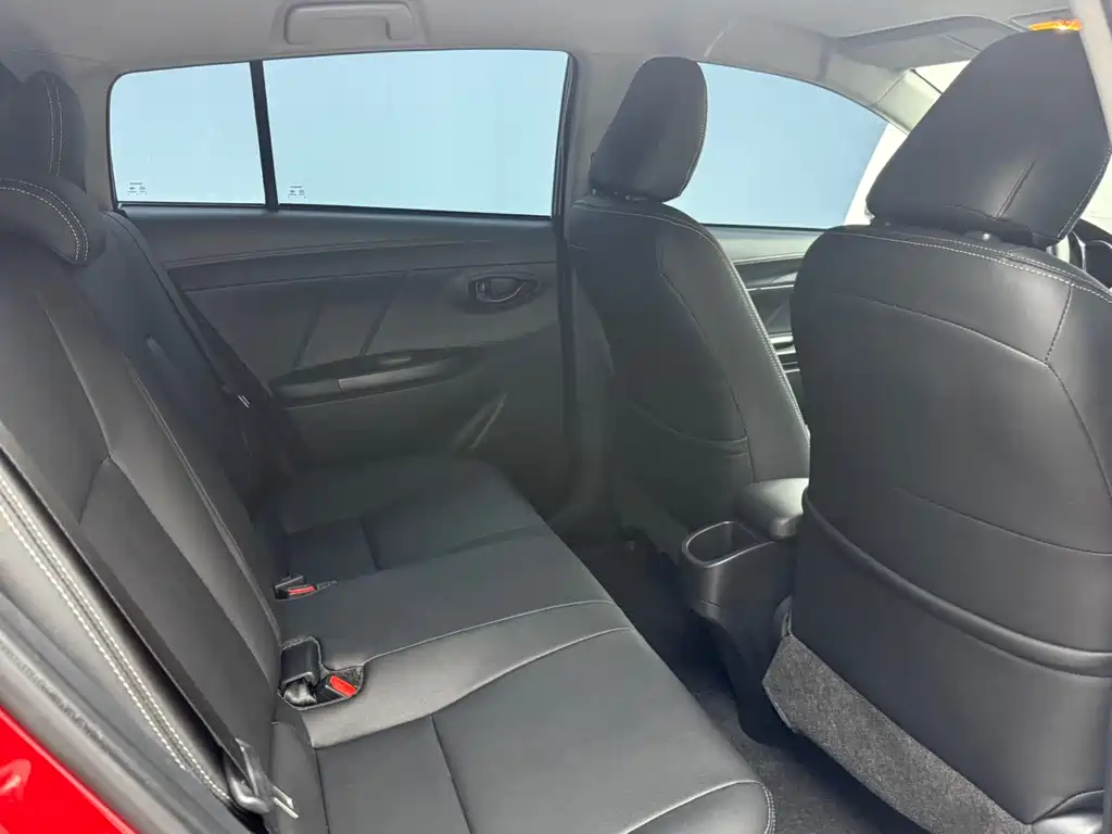 Toyota Yaris L 2022 — фото 11