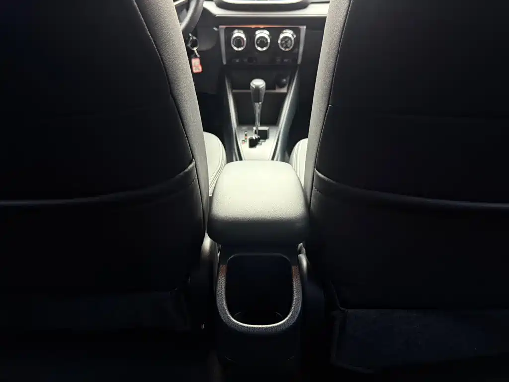 Toyota Yaris L 2022 — фото 21