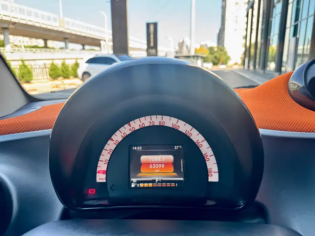 smart fortwo 2015 — фото 9