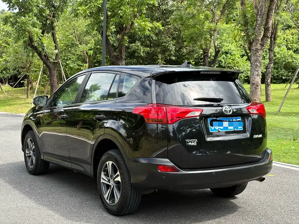 Toyota RAV4 2015 — фото 7