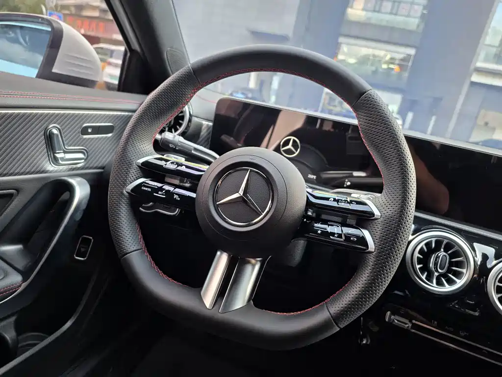 Mercedes-Benz A-Class 2024 — фото 17