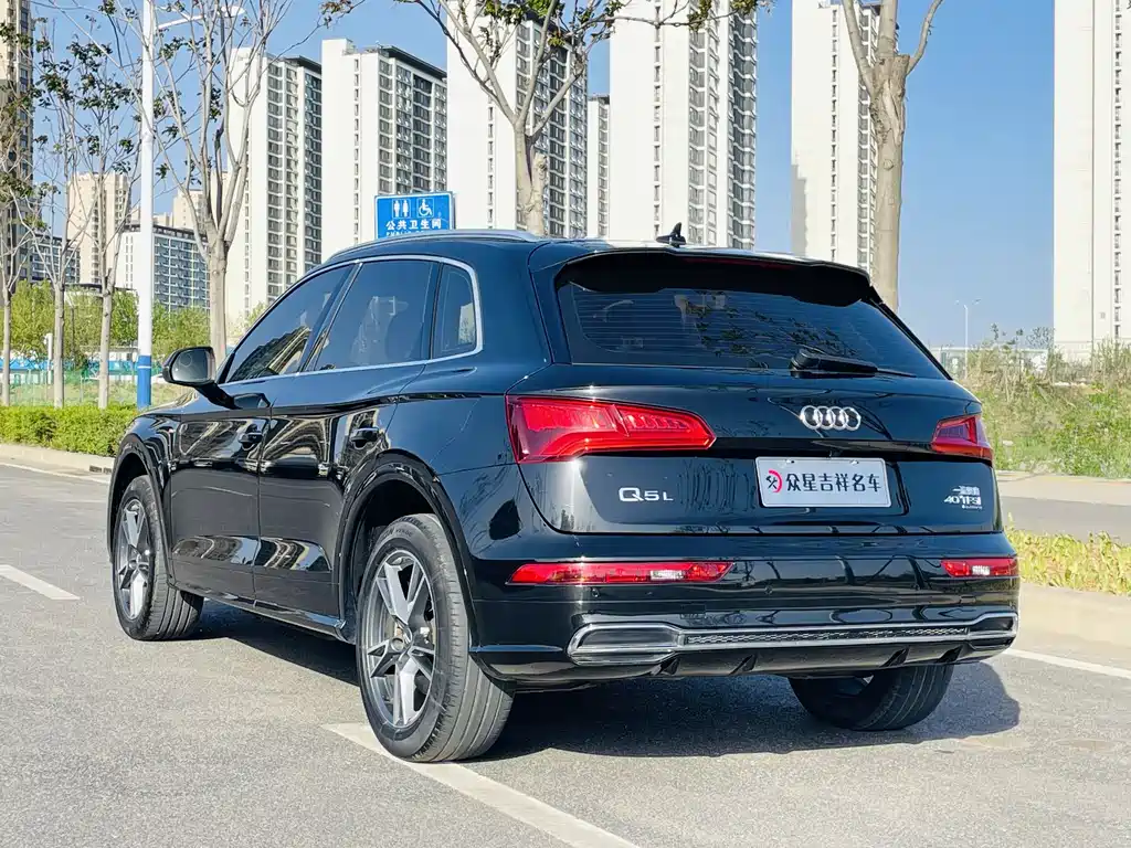 Audi Q5L 2020 — фото 15