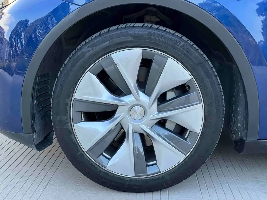 Tesla Model Y 2022 — фото 12