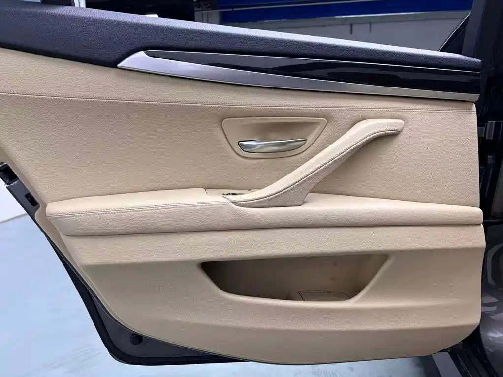 BMW 5 Series 2013 — фото 16
