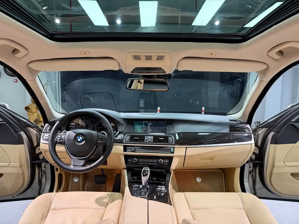 BMW 5 Series 2011 — фото 16