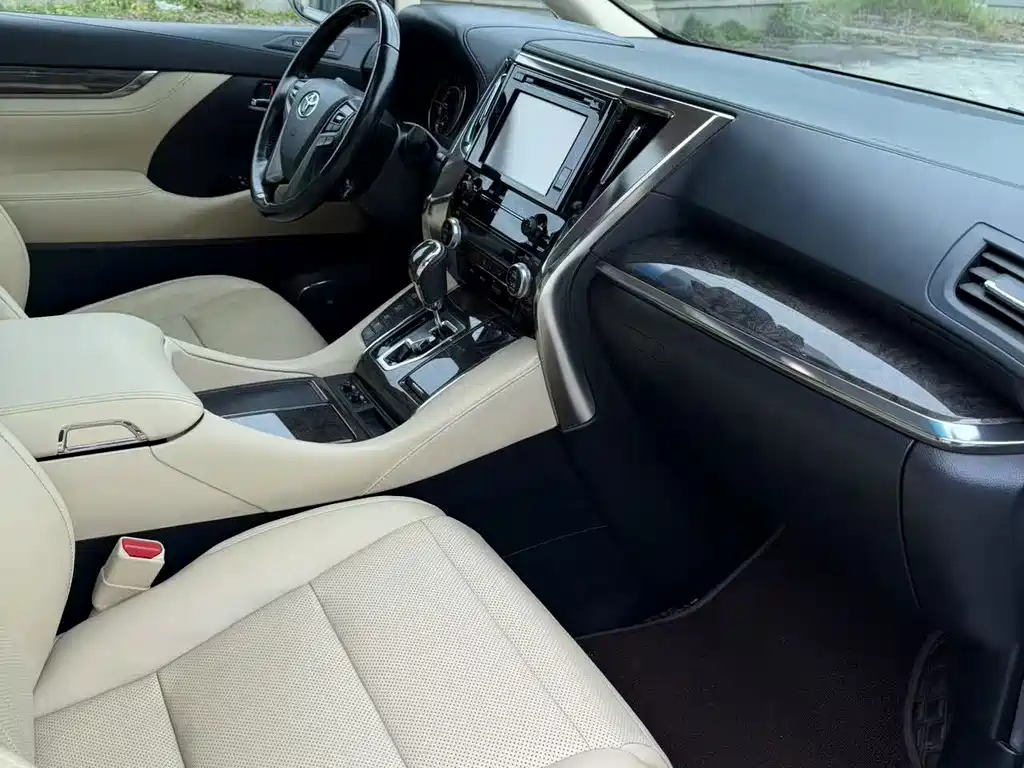 Toyota Alphard 2020 — фото 12