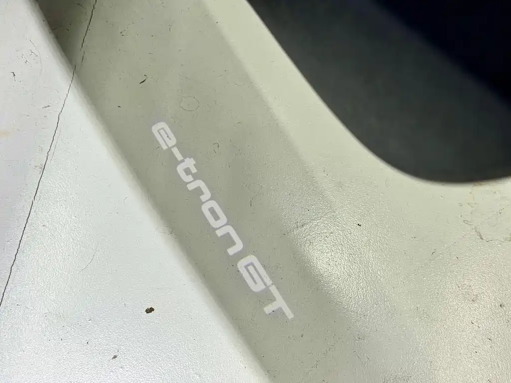 Audi e-tron GT 2024 — фото 30