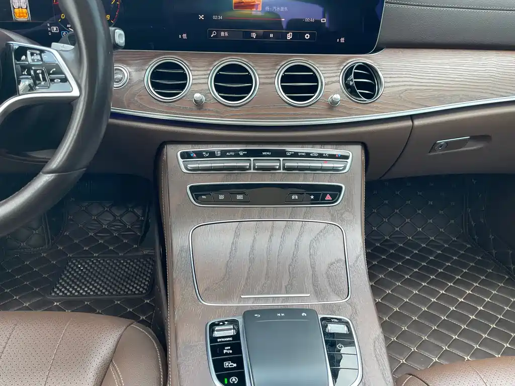 Mercedes-Benz E-Class 2022 — фото 10