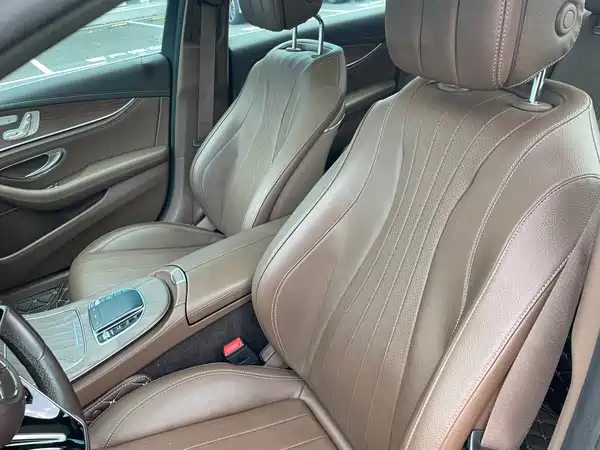 Mercedes-Benz E-Class 2022