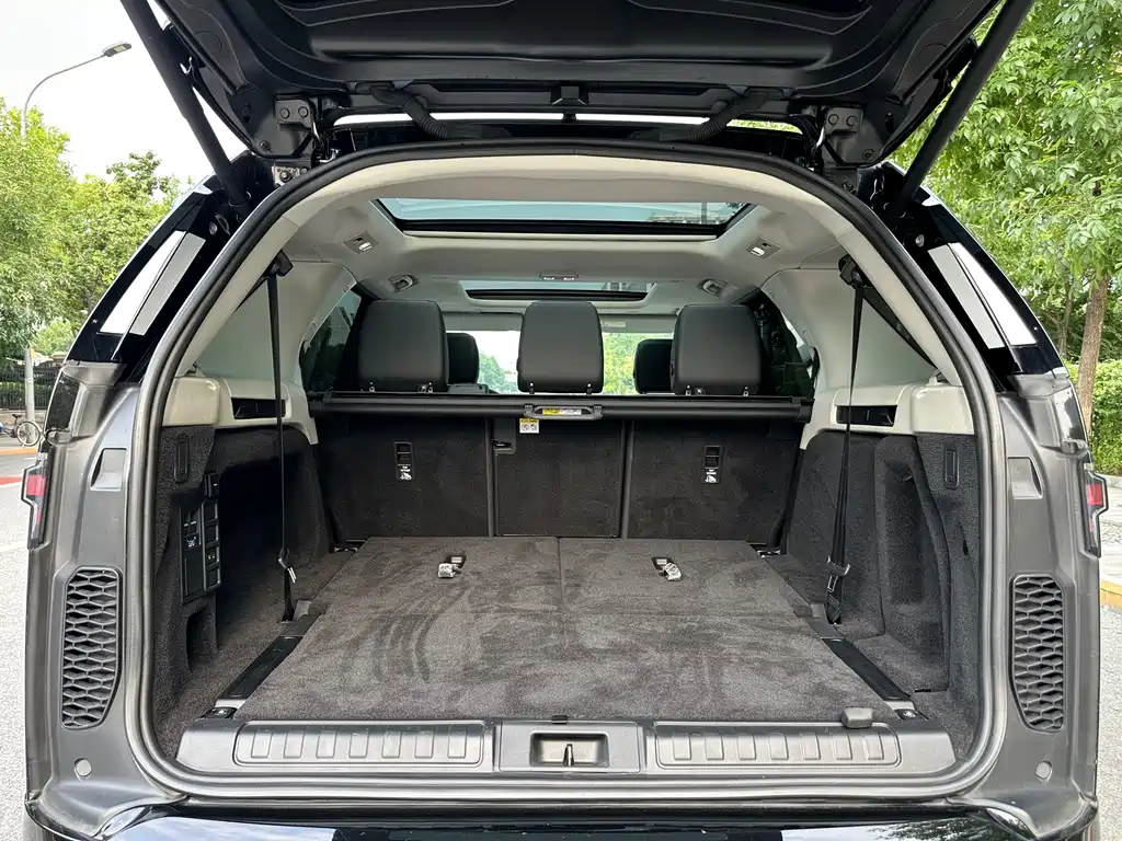 Land Rover Discovery 2023 — фото 14