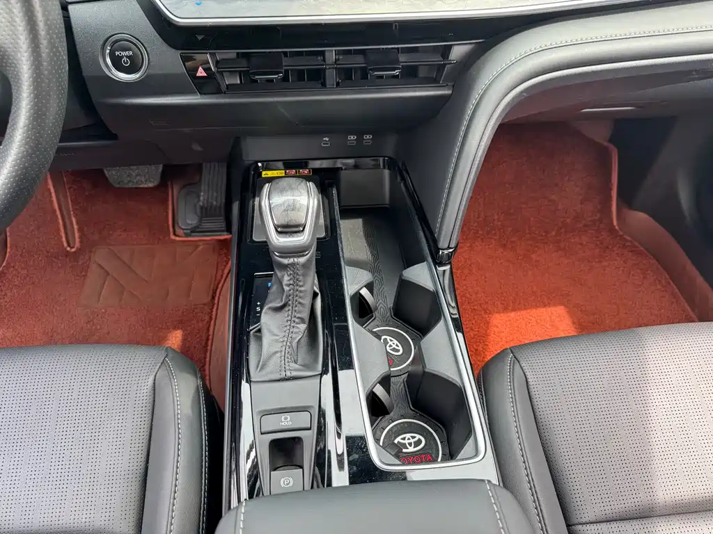 Toyota Camry 2024 — фото 13
