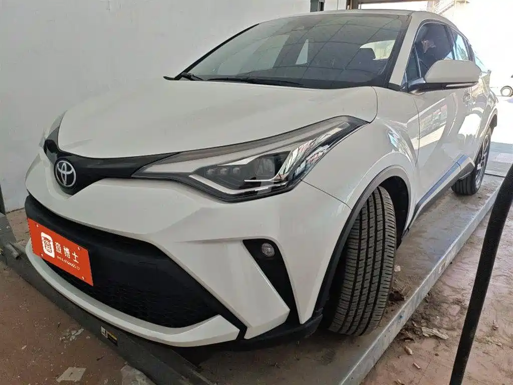 Toyota C-HR 2021 — фото 1