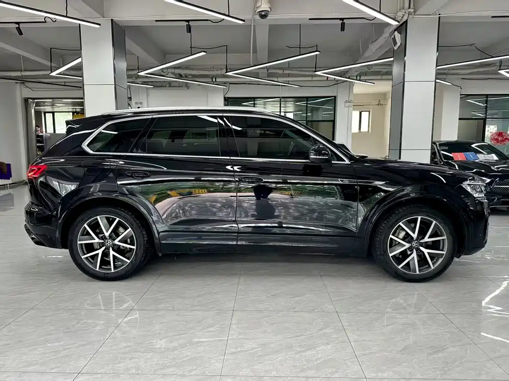 Volkswagen Touareg 2022 — фото 2