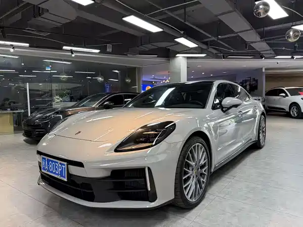 Porsche Panamera 2025