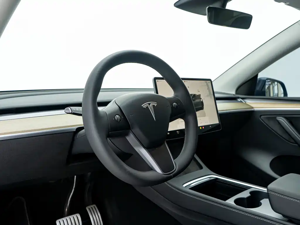 Tesla Model Y 2023 — фото 14