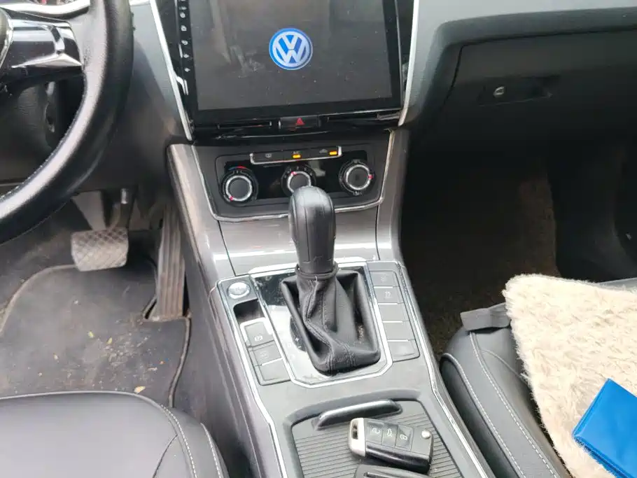 Volkswagen Passat 2017 — фото 16