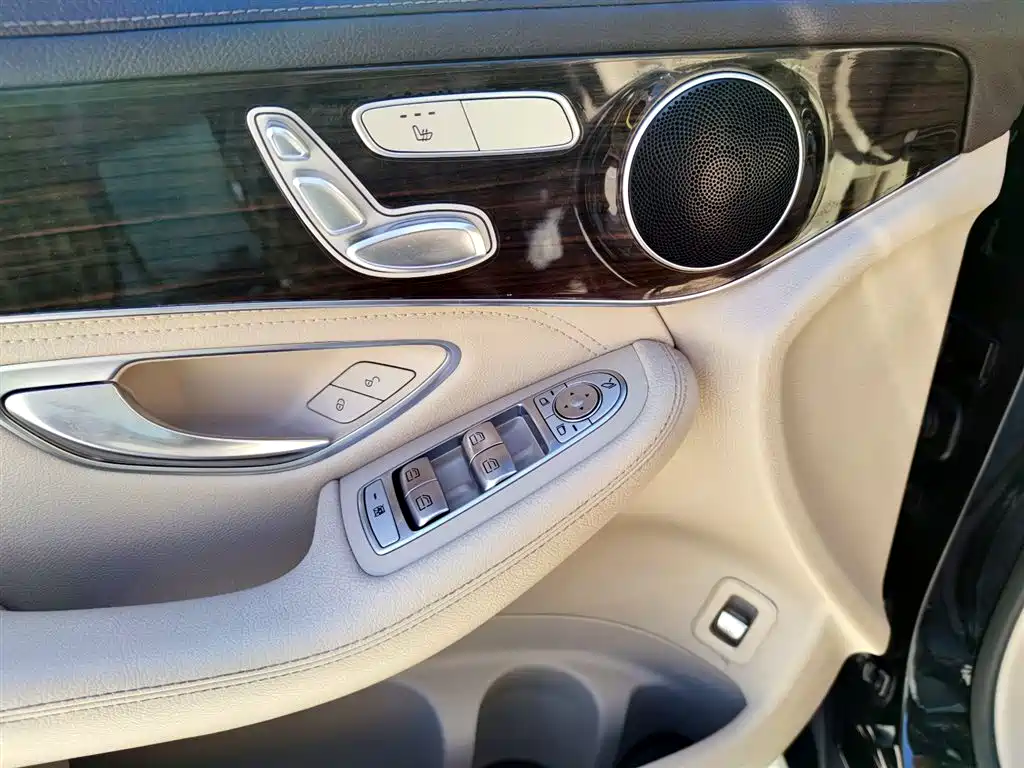 Mercedes-Benz GLC 2019 — фото 15