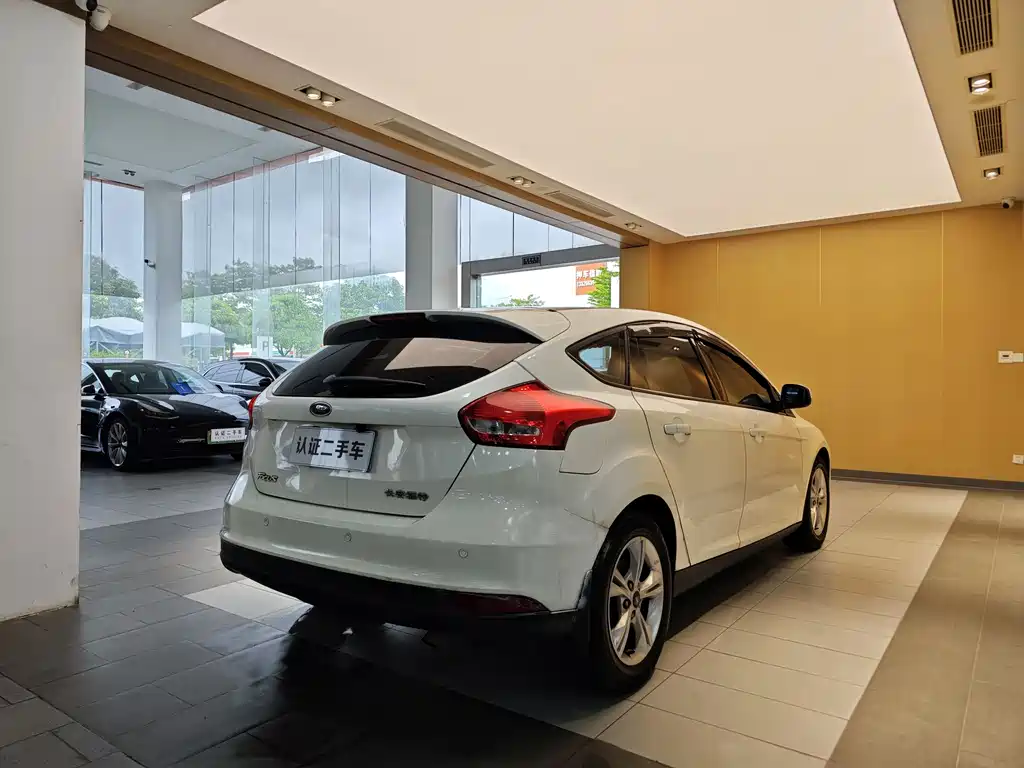 Ford Focus 2016 — фото 29