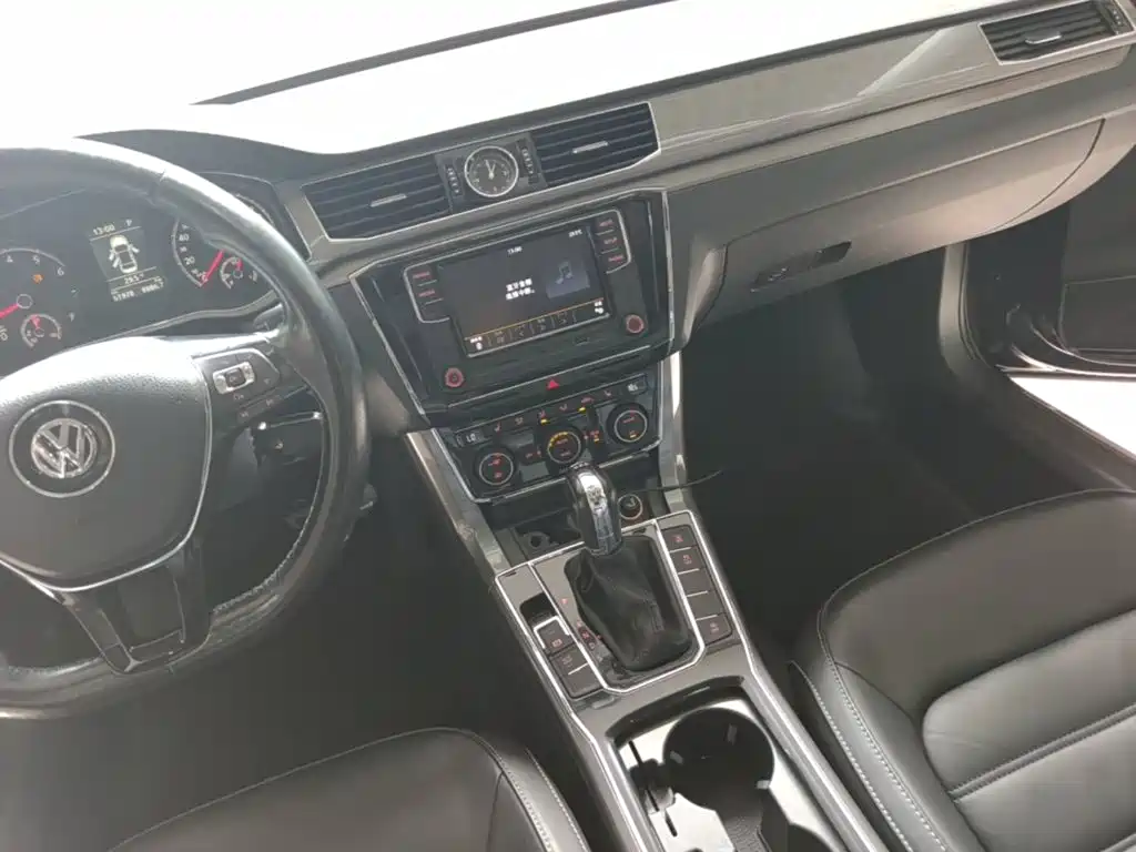 Volkswagen Passat 2017 — фото 13