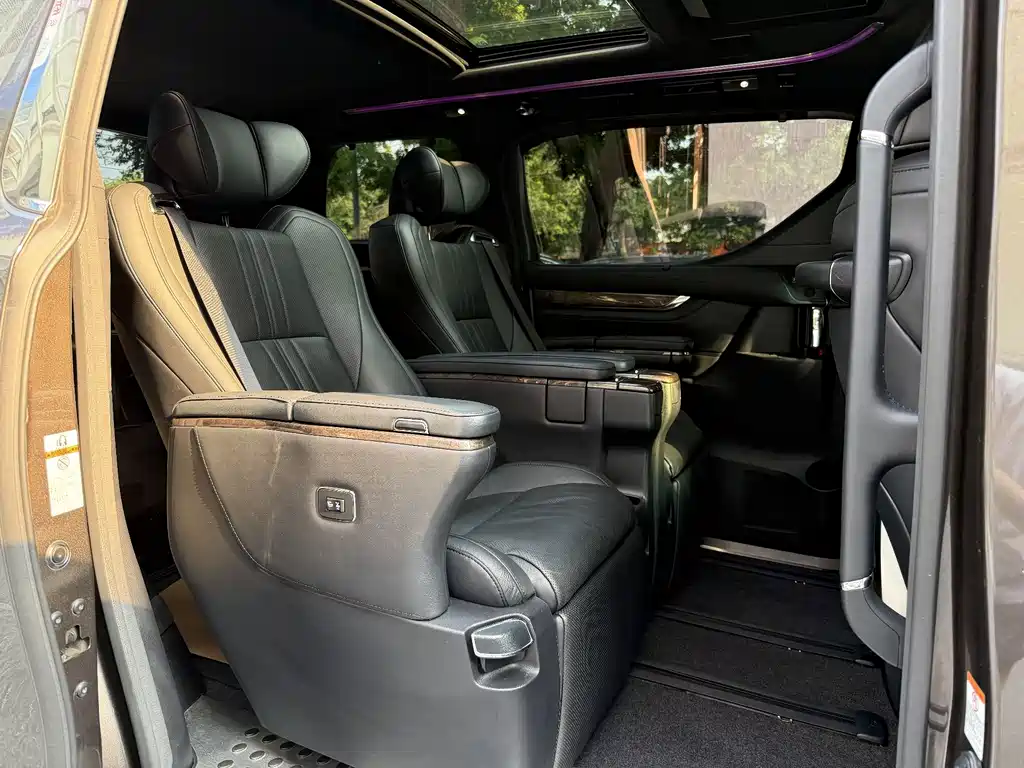 Toyota Alphard 2019 — фото 10