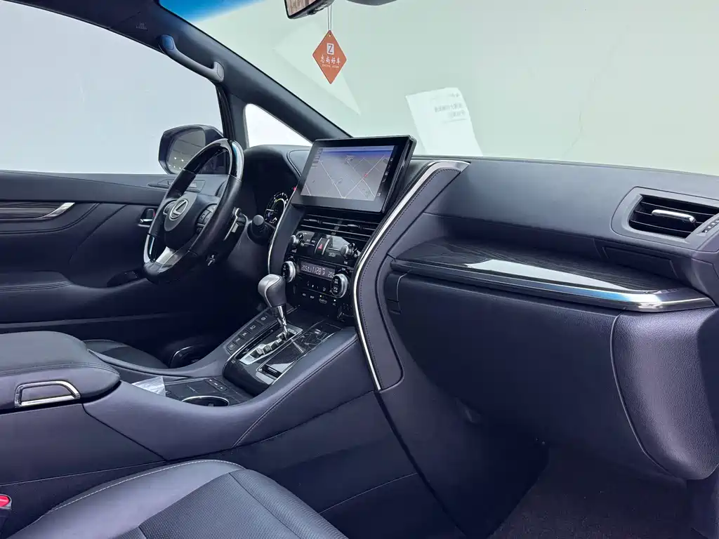 Lexus LM 2023 — фото 12