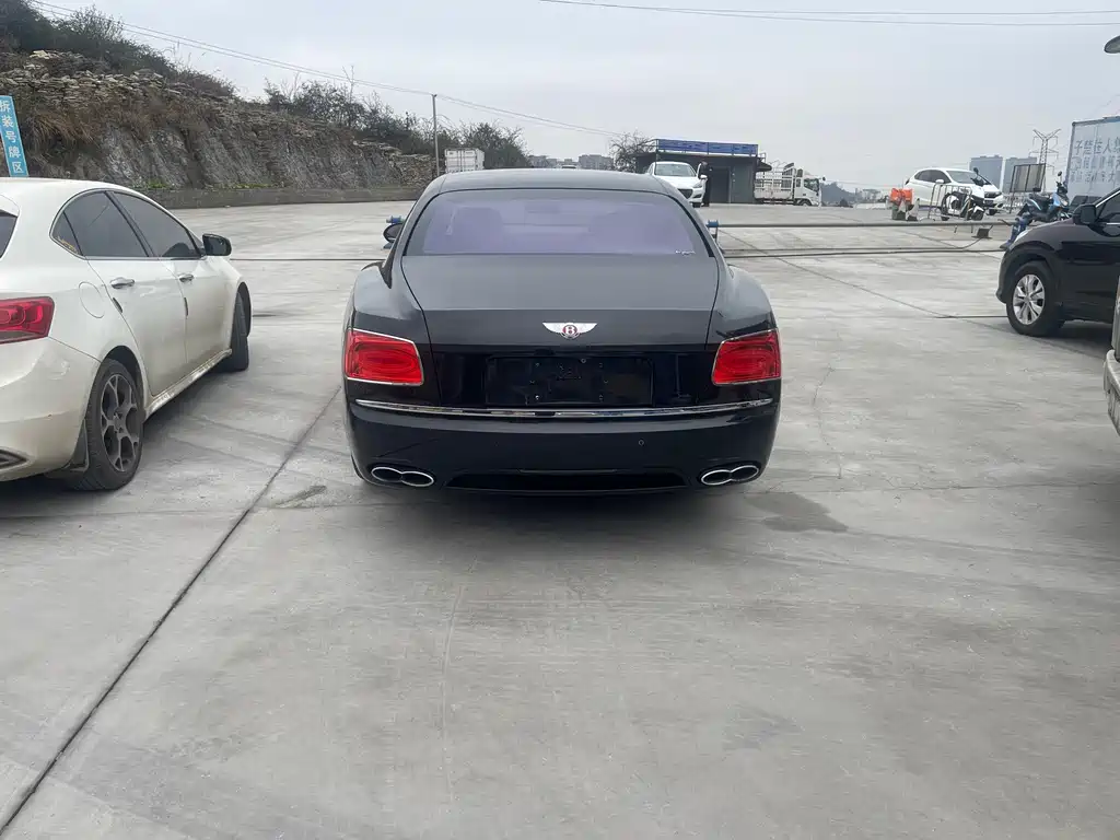 Bentley Flying Spur 2019 — фото 10